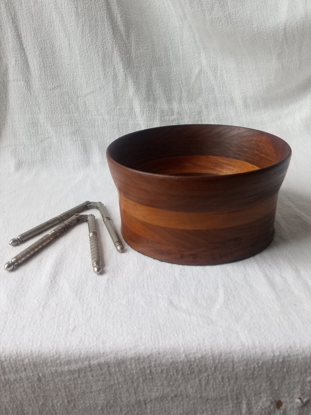 TEAK WALNUT WOOD BOWL TWO-TONE HAND CRAFTED Mid-Century Dutch VTG 2 Nut Crackers
